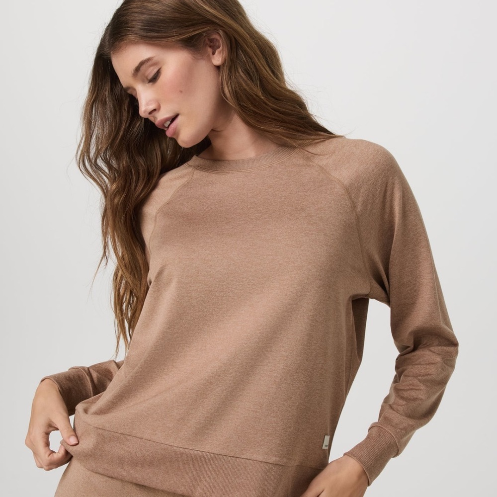 Vuori nutmeg Heather crew neck and